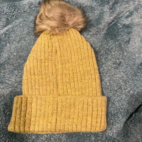 Virginia Wolf Sunday Beanie - Picture 2 of 2